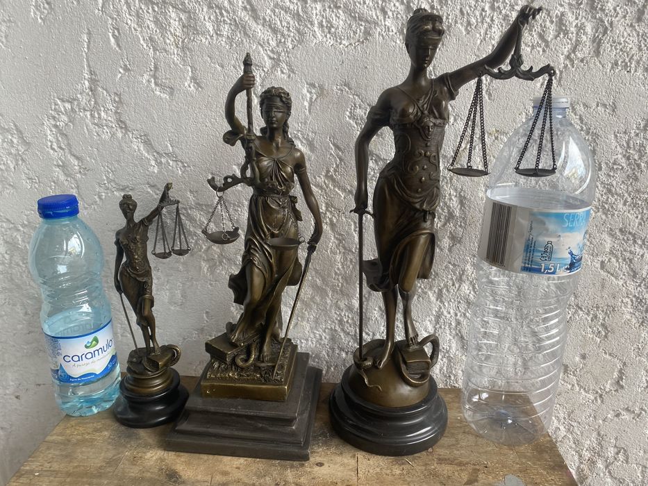 Balanças da Justiça em bronze