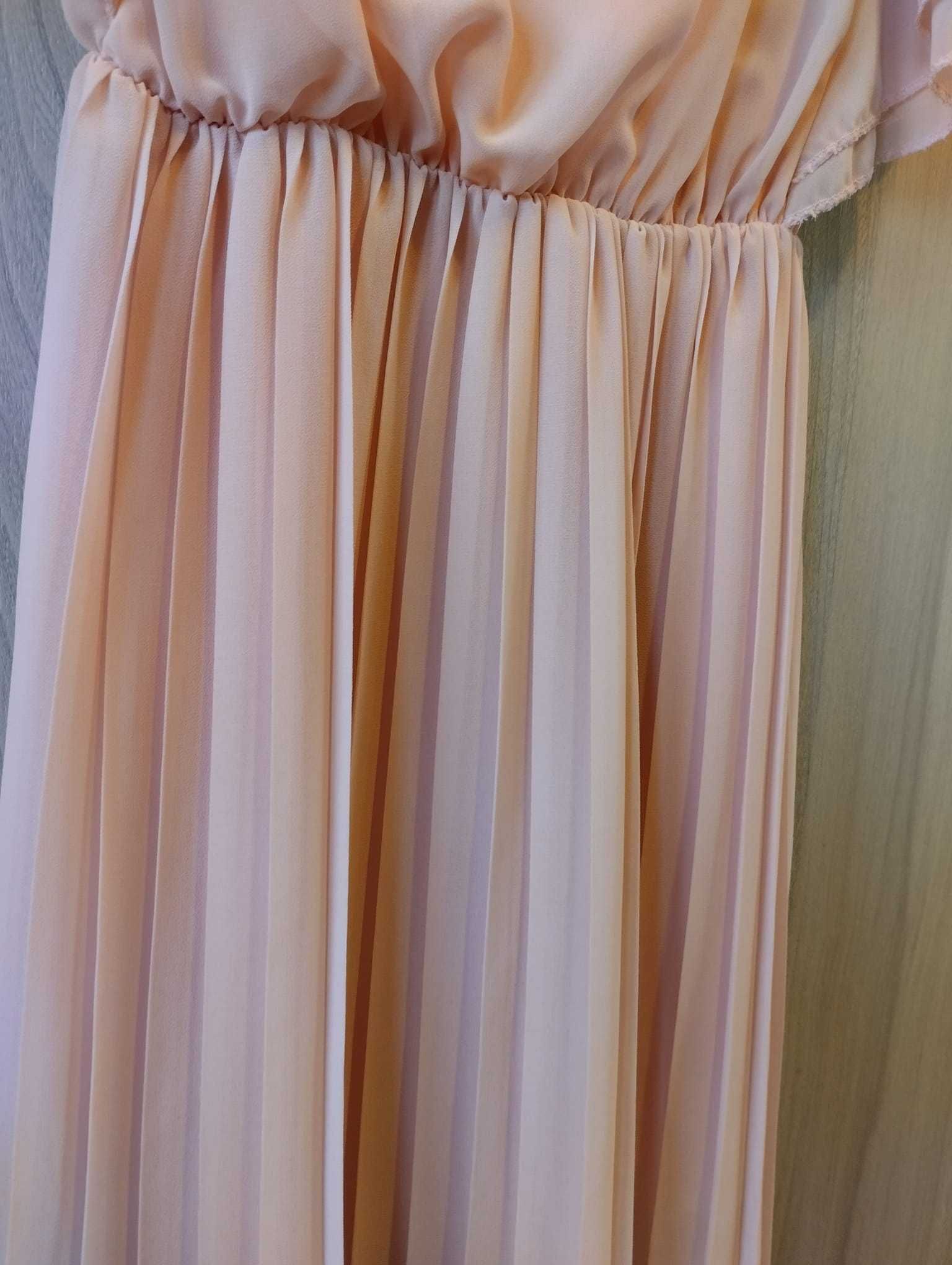 Różowa sukienka na gumce z plisowaną spódnicą, na wesele