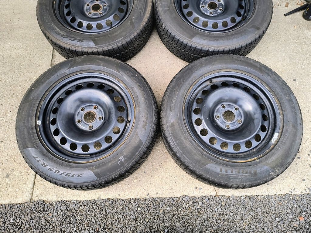 Felgi 6,5Jx17 ET38 5x112 z oponami 215/65R17 Zimowe VW Tiguan Skoda