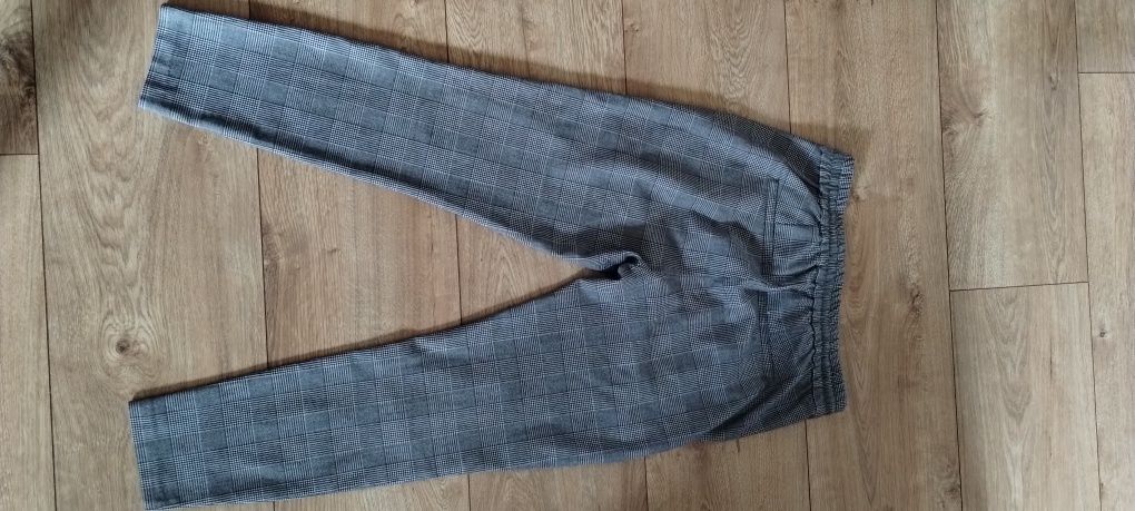 Sprzedam spodnie chinosy marki Vero Moda rozmiar M