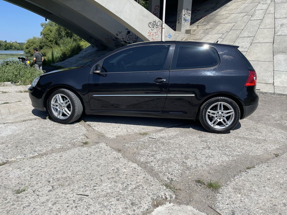 Продам VW Golf 5 1.6MPI 2005р