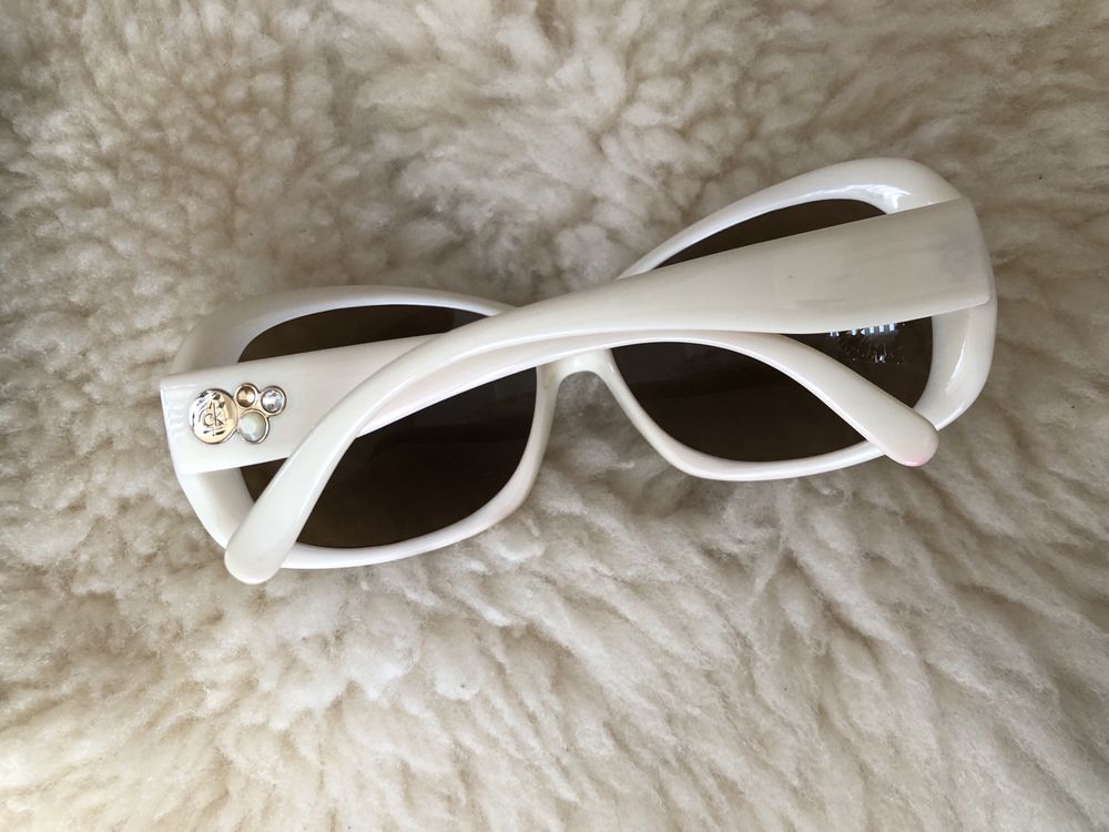 Damskie okulary przeciwsłoneczne Calvin Klein z kryształkami
