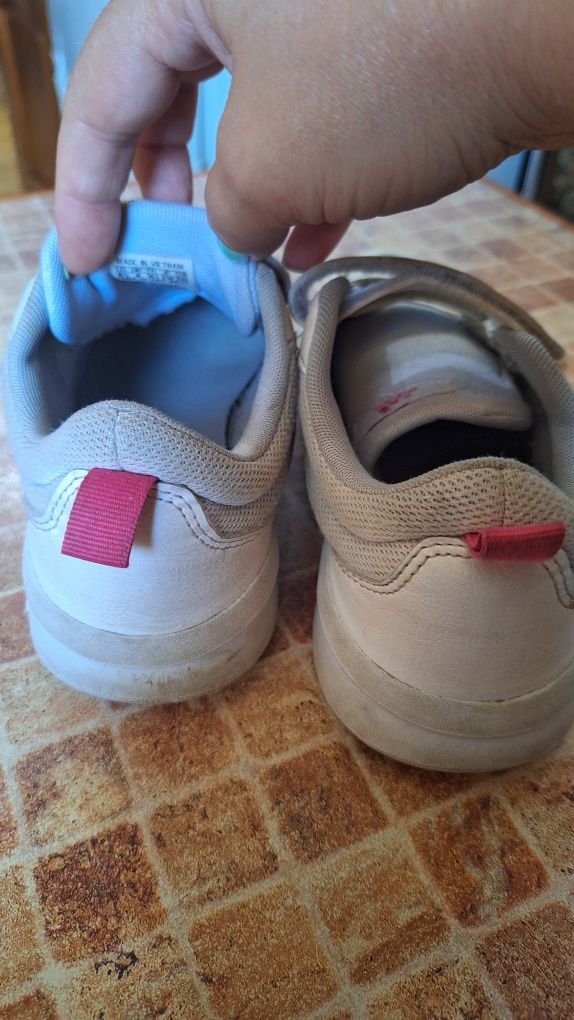 Кросівки для дівчинки  adidas