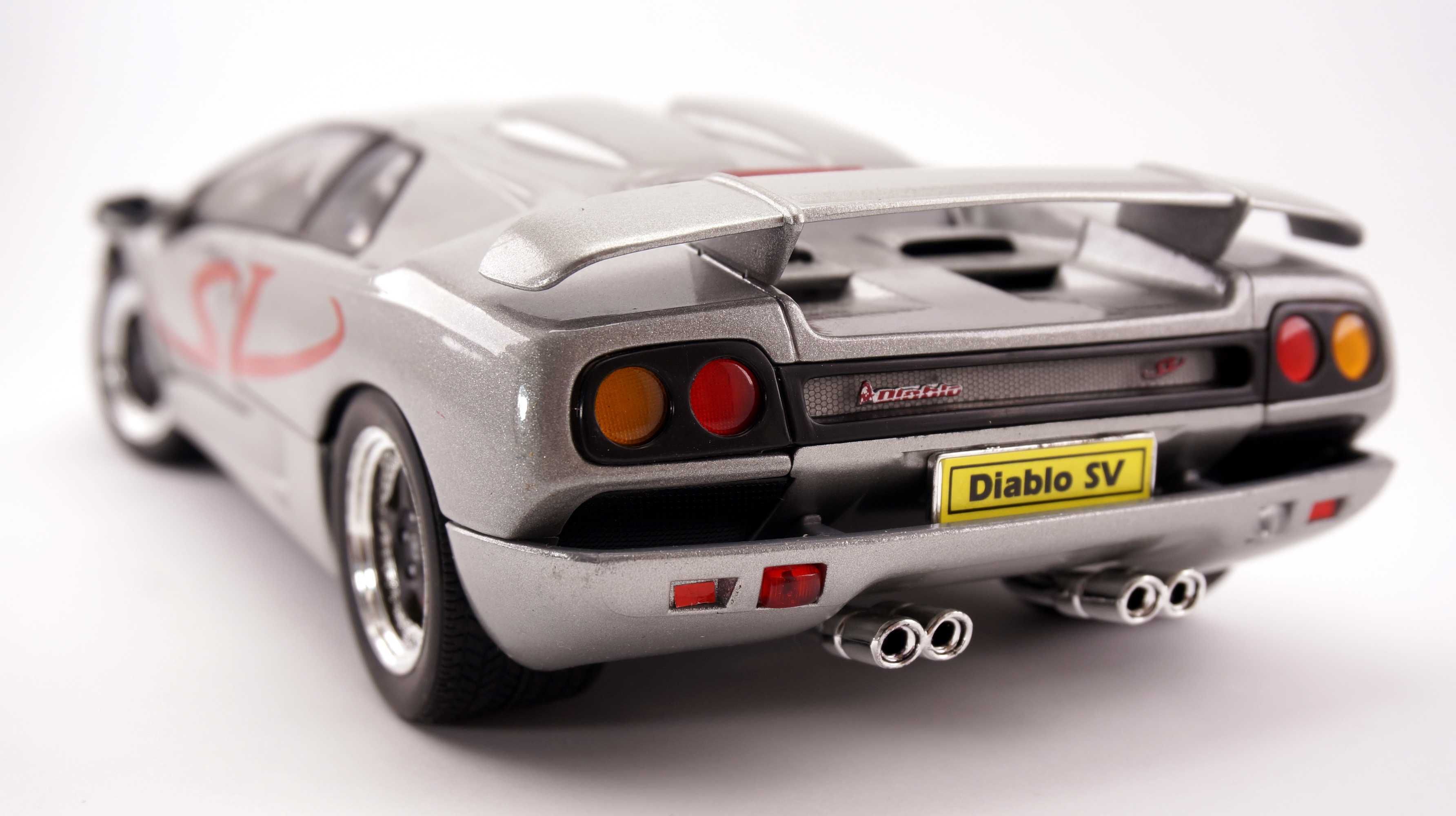 Модель Welly 1:18 Lamborghini Diablo SV (1995) Silver/Red