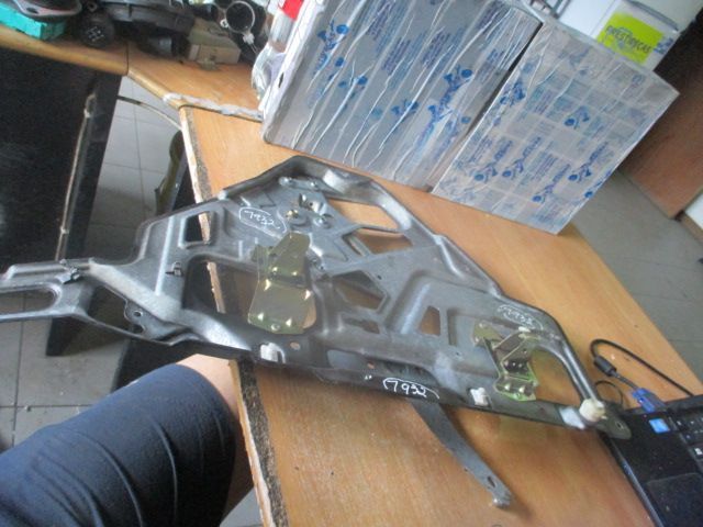 Elevador Sem Motor Elevsm1932 LAND ROVER RANGE ROVER P38 1997 2.5Dt 136Cv     Tem Kit Conversao Pneumático Para Molas 300E 5P PRETO TD