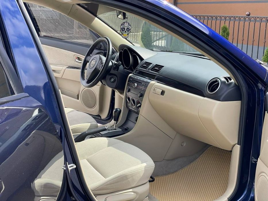 Автомобіль Mazda _ 3