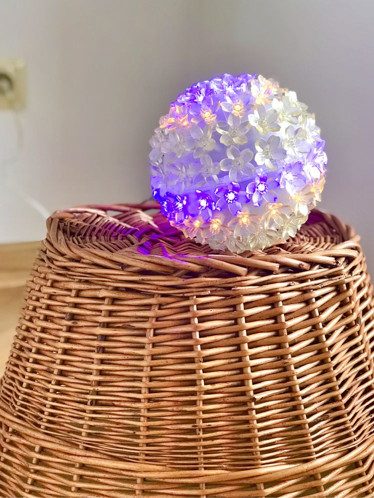 Lampka dekoracyjna kula z kwiatuszkami LED