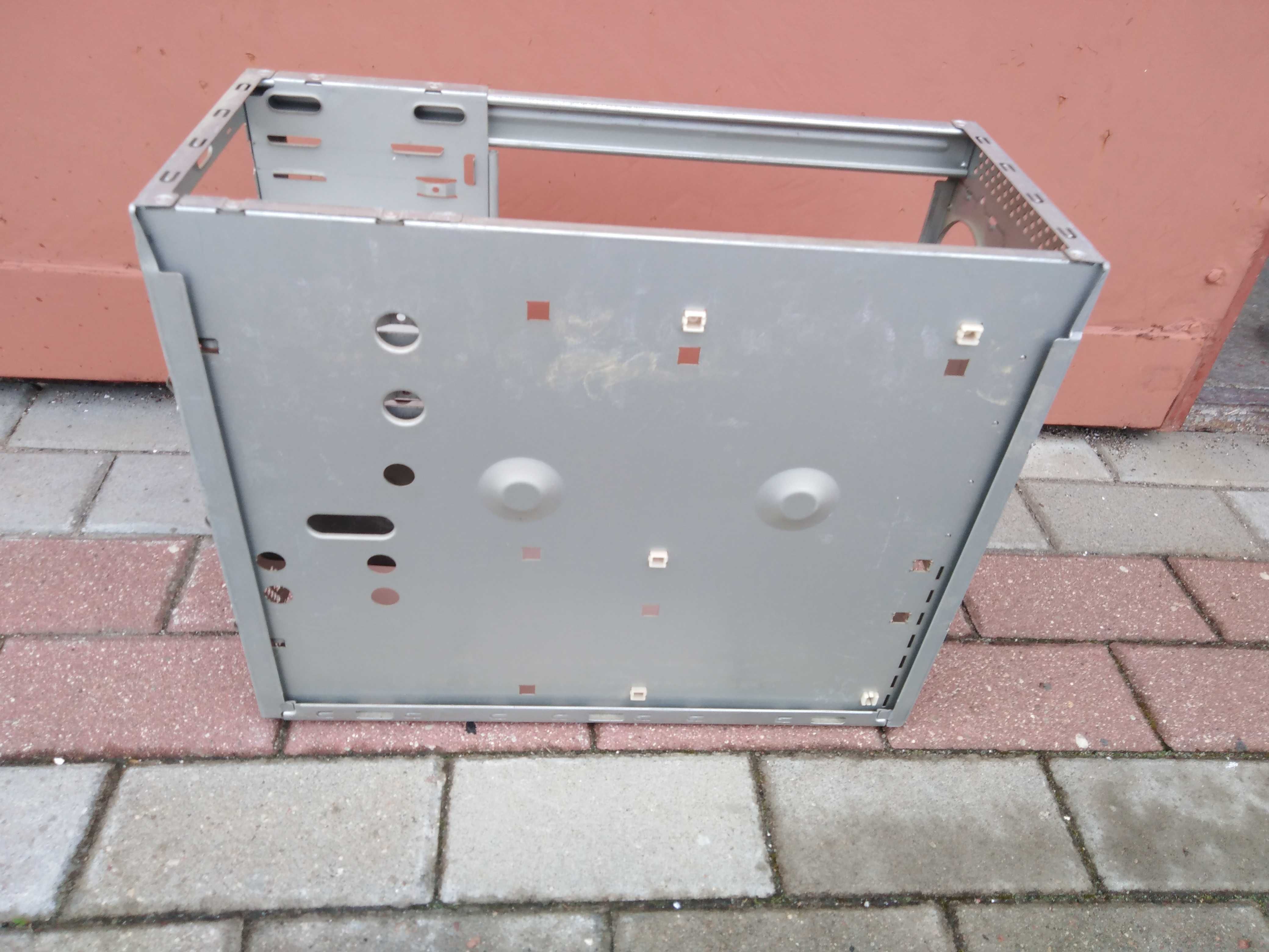 Metalowa obudowa komputera