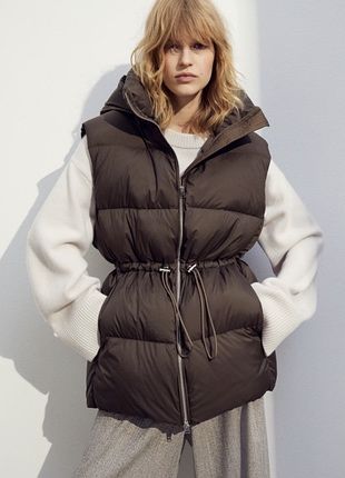 Коричневая пуховая жилетка H&M Premium XS/S