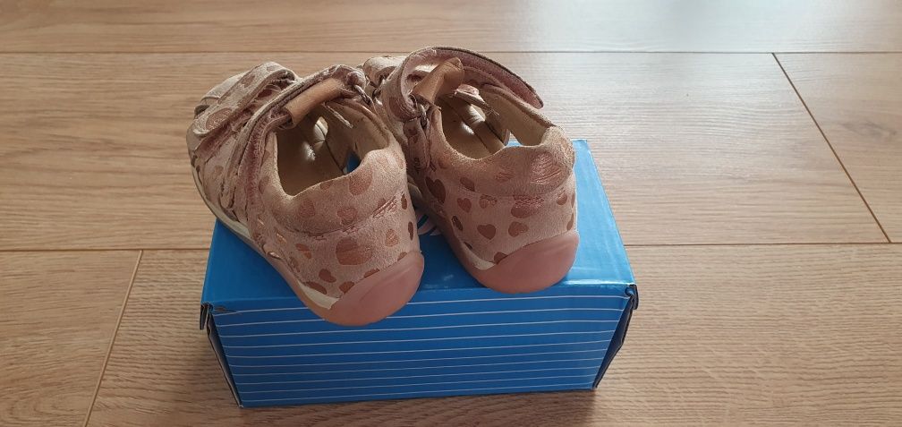 Sandały dla dziewczynki