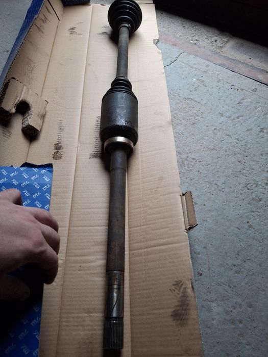 Полуось права рено трафік2