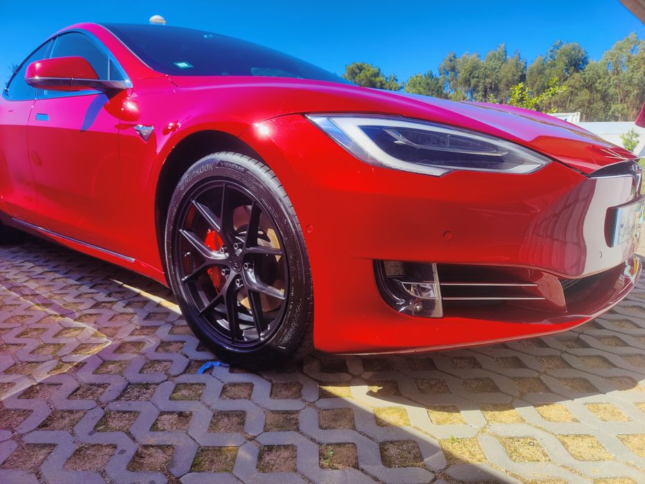 Tesla Model S Performance Raven