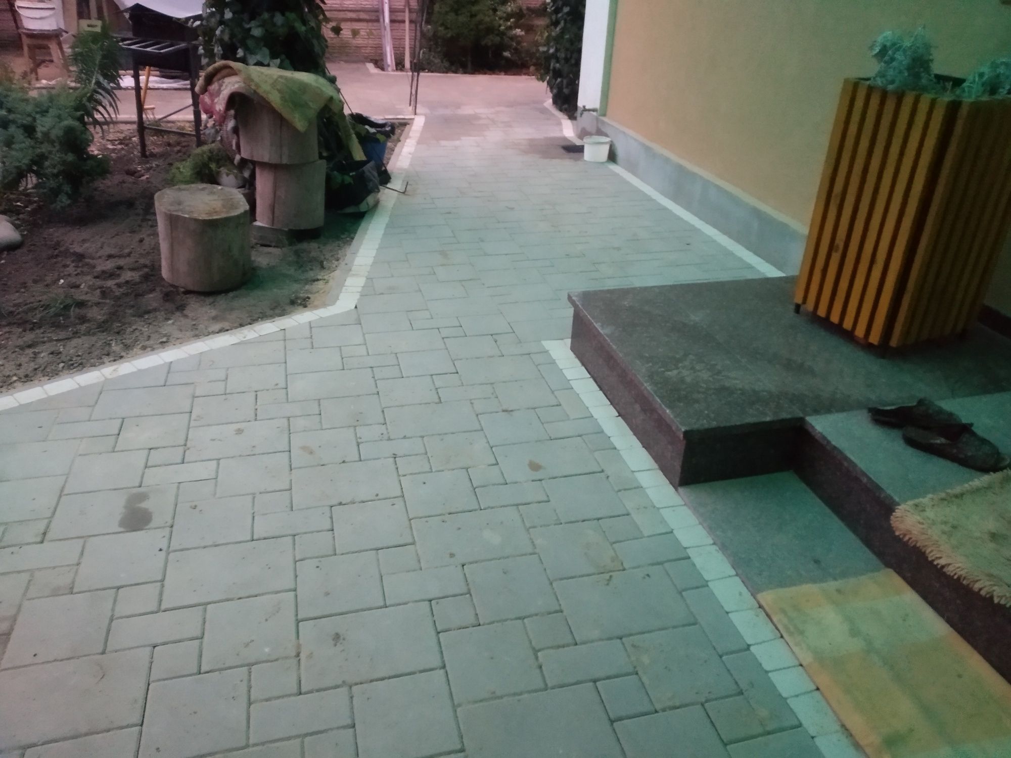 Продаємо та вкладаємо/укладаємо бруківку з передових заводів
