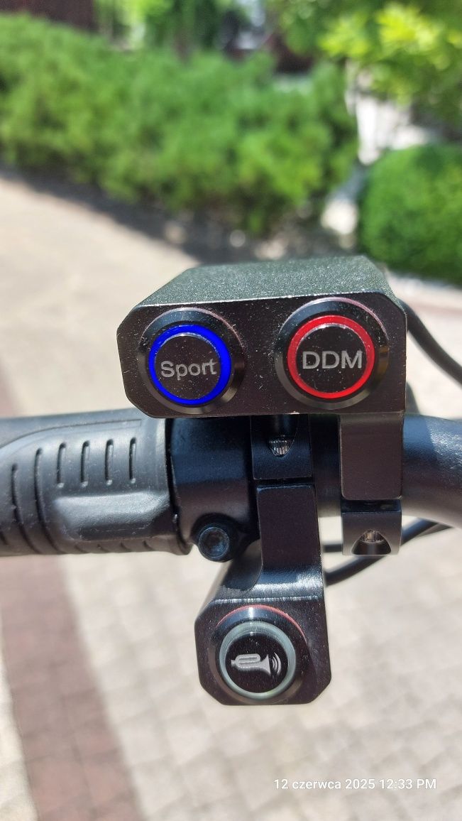 Hulajnoga elektryczna Vsett 10+, mały przebieg