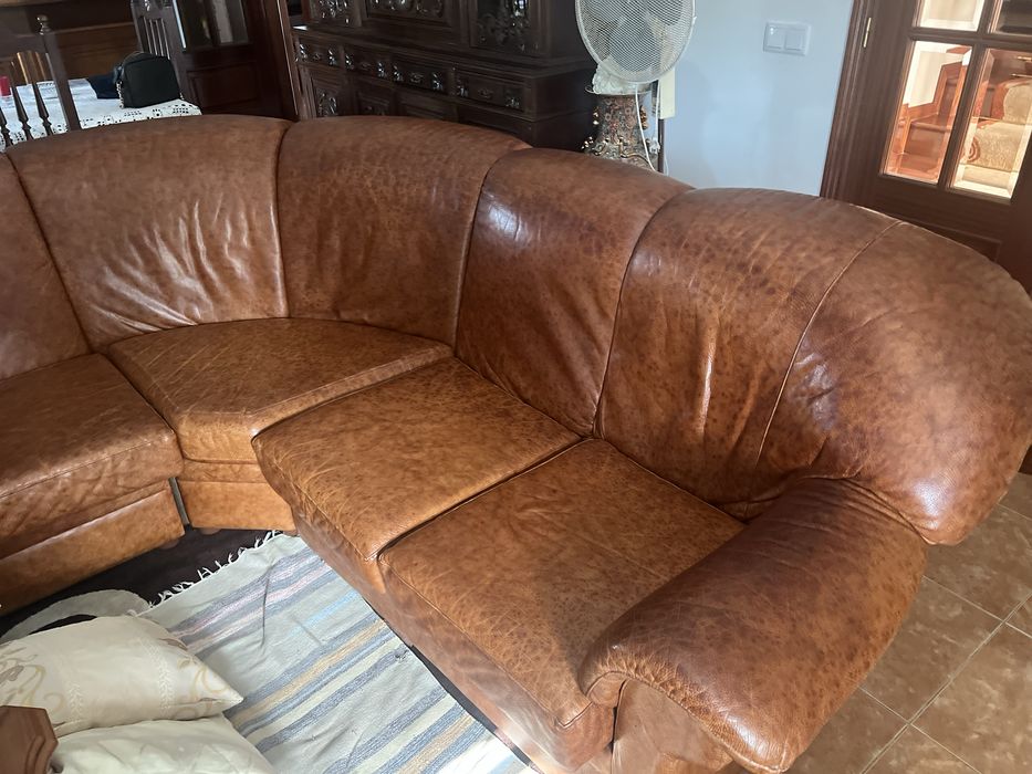 Sofa em pele redondo em otimo estado