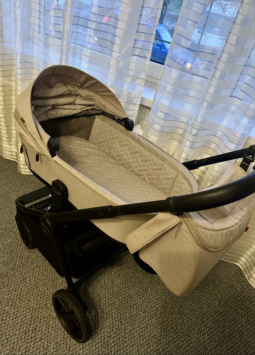 Універсальна коляска Carrello Epica 2025 року, 2 в 1