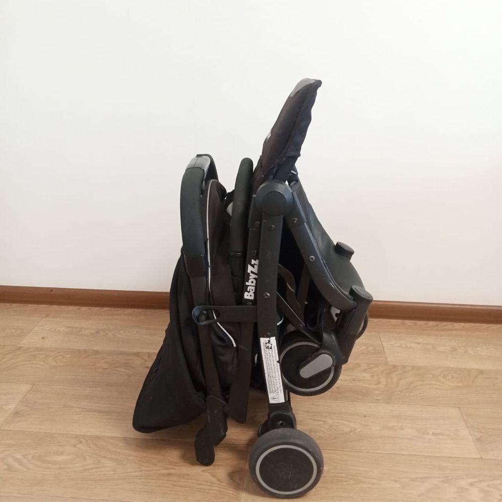 Продам прогулочную коляску Baby Zz