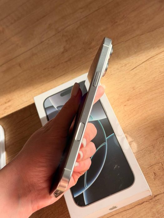 iphone 16 Pro Max White Titan 256 GB E-Sim , 96% акамулятор