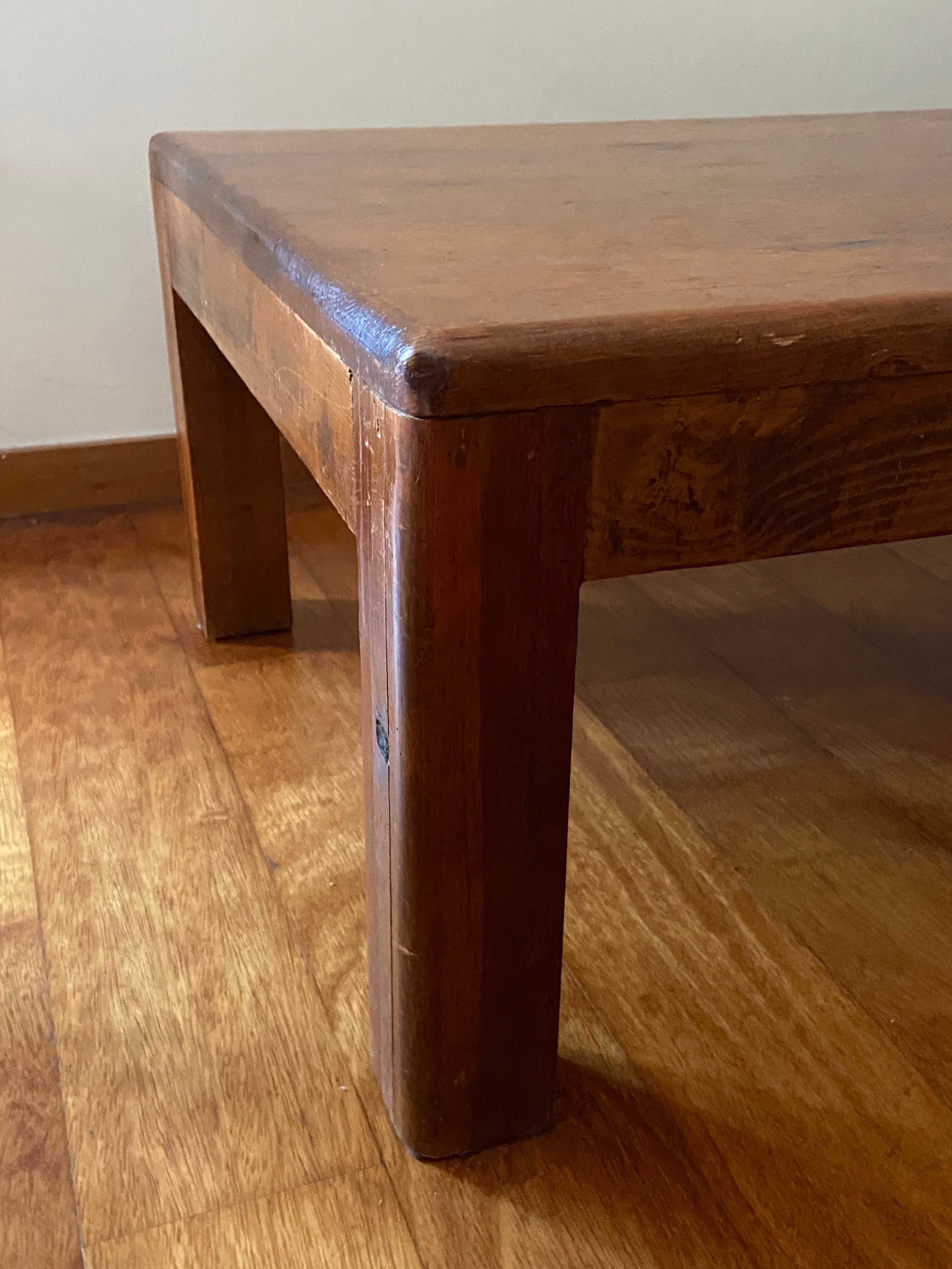 Mesa de Apoio e centro em madeira maciça com 1.10m x 0,70m