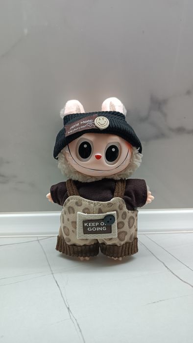 Лабубу монстрик іграшка брілок тренд сезону бежевий labubu