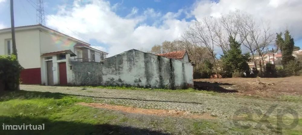 Quintinha Com Casa Para Remodelar Em S Felix Da Marinha