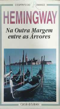 Livro "Na Outra Margem Entre as Árvores" de Hemingway