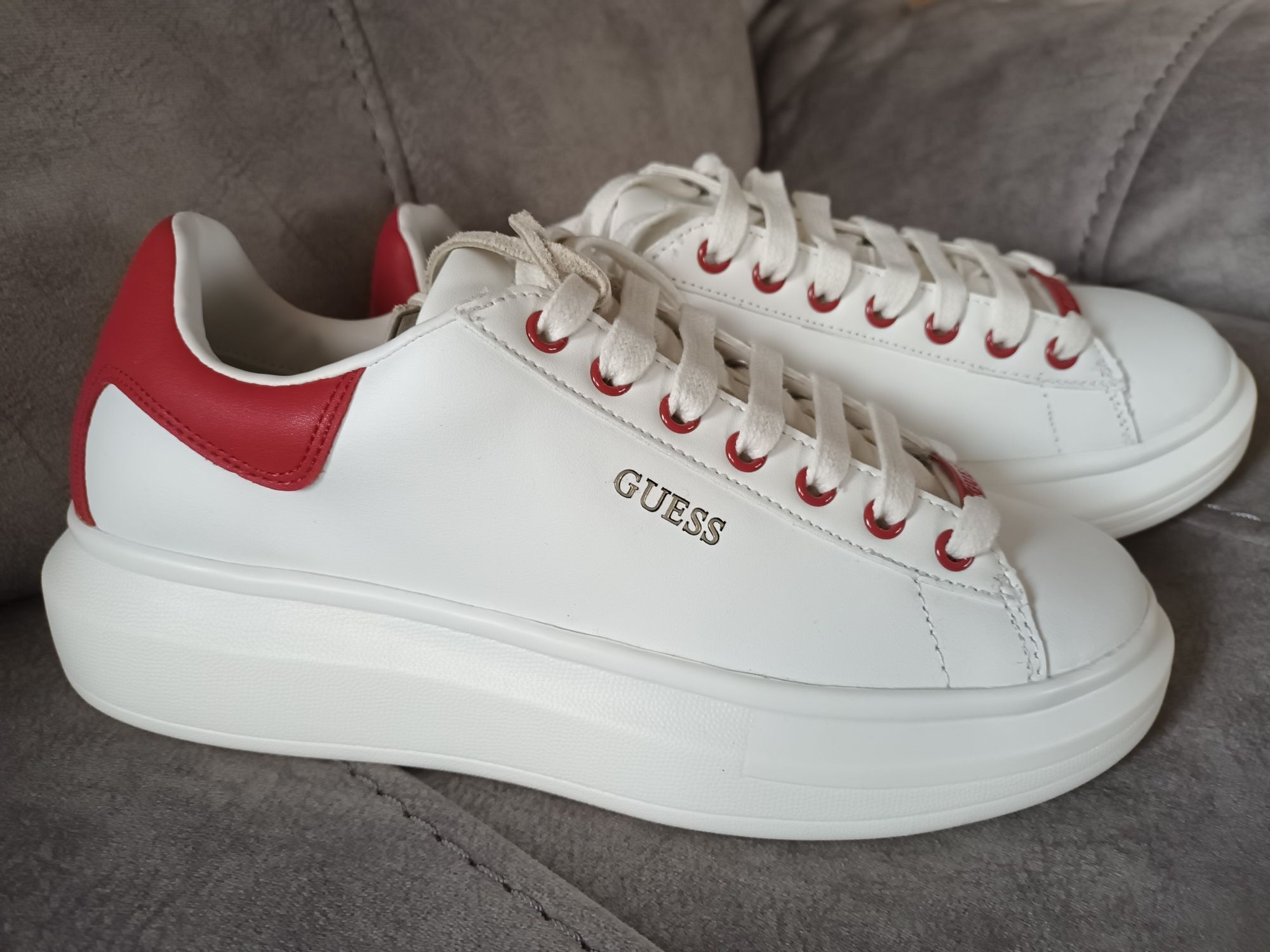 Buty damskie Guess