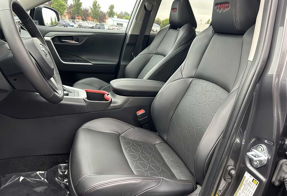 Toyota RAV4      2024