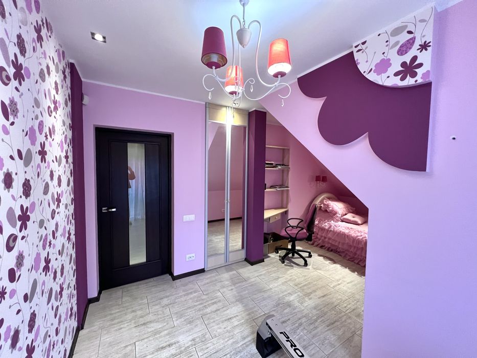 Продаж чудового будинку біля лісу