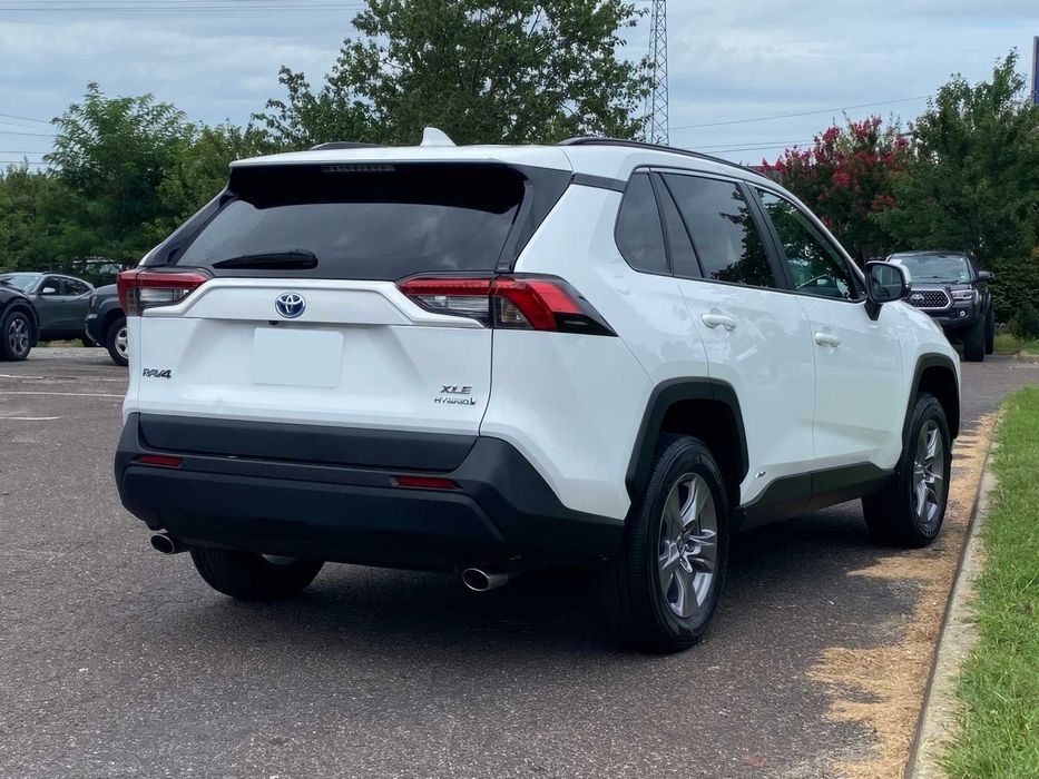 Toyota RAV4      2023