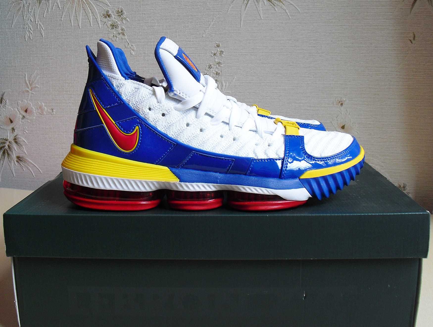 Баскетбольные Nike LeBron XVI кроссовки "SuperBron"