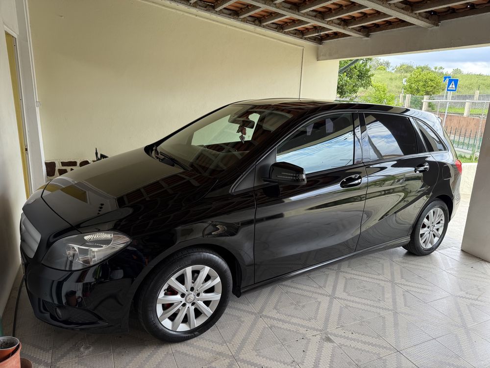 Mercedes-Benz B180