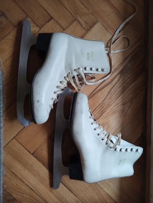 Ковзани 38, Dagmar і Botas