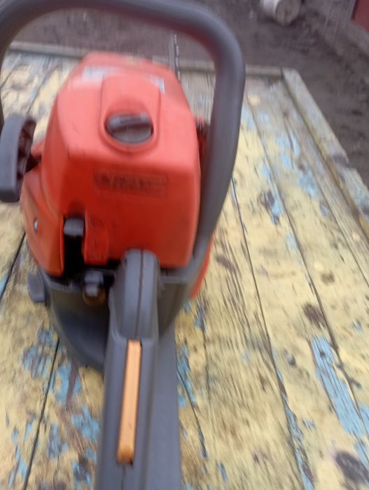 Продам бензопилу Oleo Mac 937