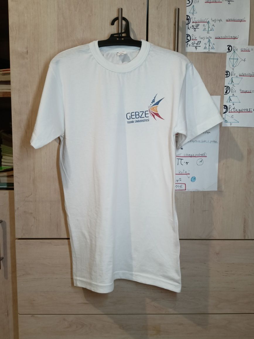 Biały sportowy T-shirt z nadrukami / Nüans / M
