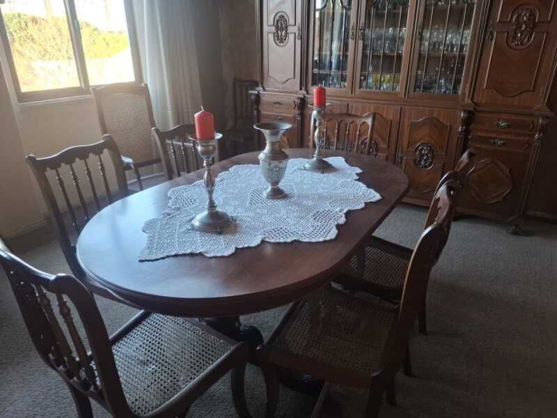 Mobilia Classica de Sala de Jantar (Mesas, Cadeiras, Armarios, ..)