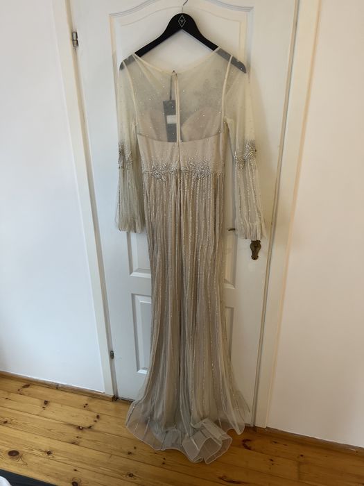 Zjawiskowa suknia ręcznie wyszywana