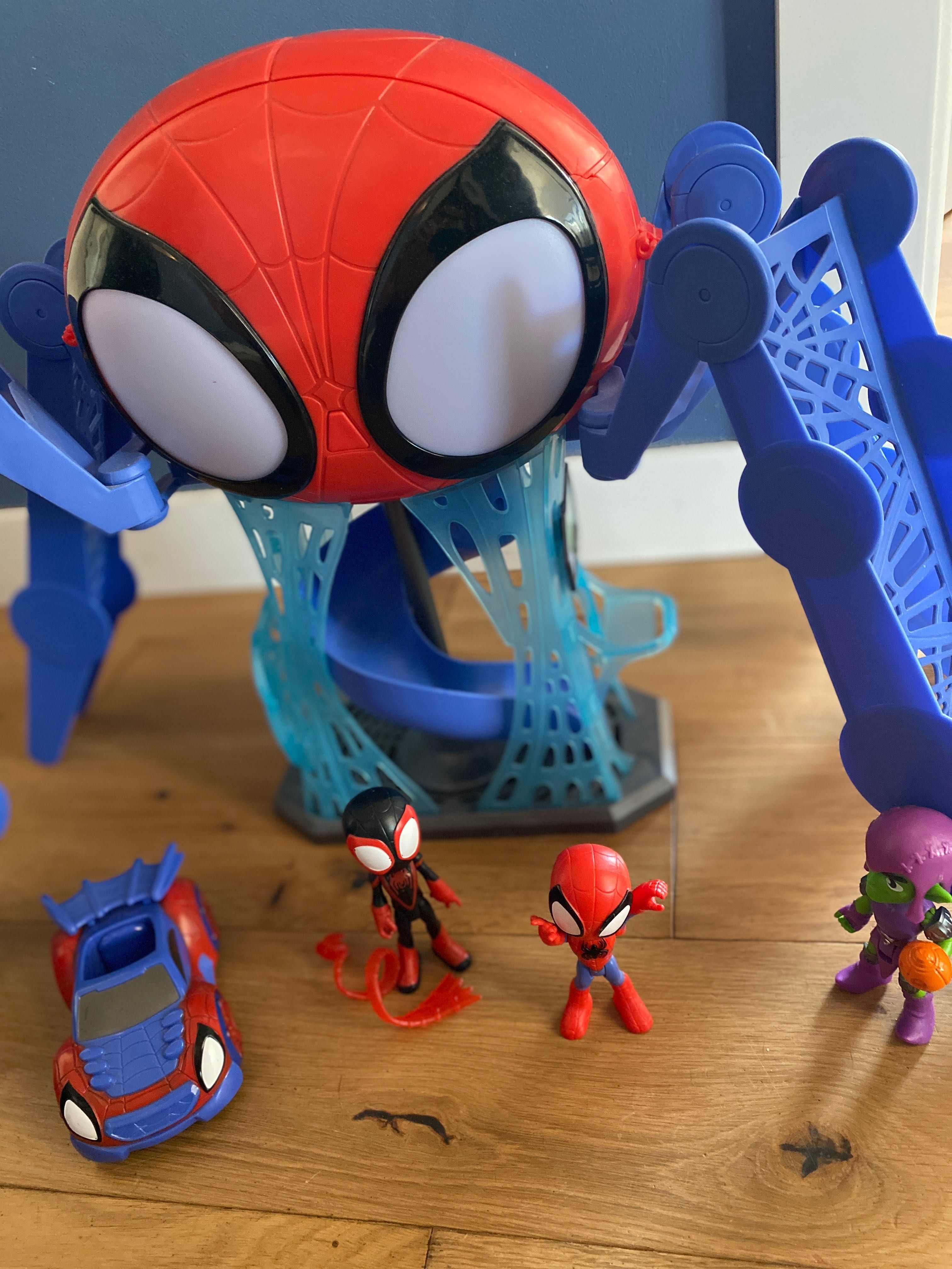 Spidey baza i super kumple