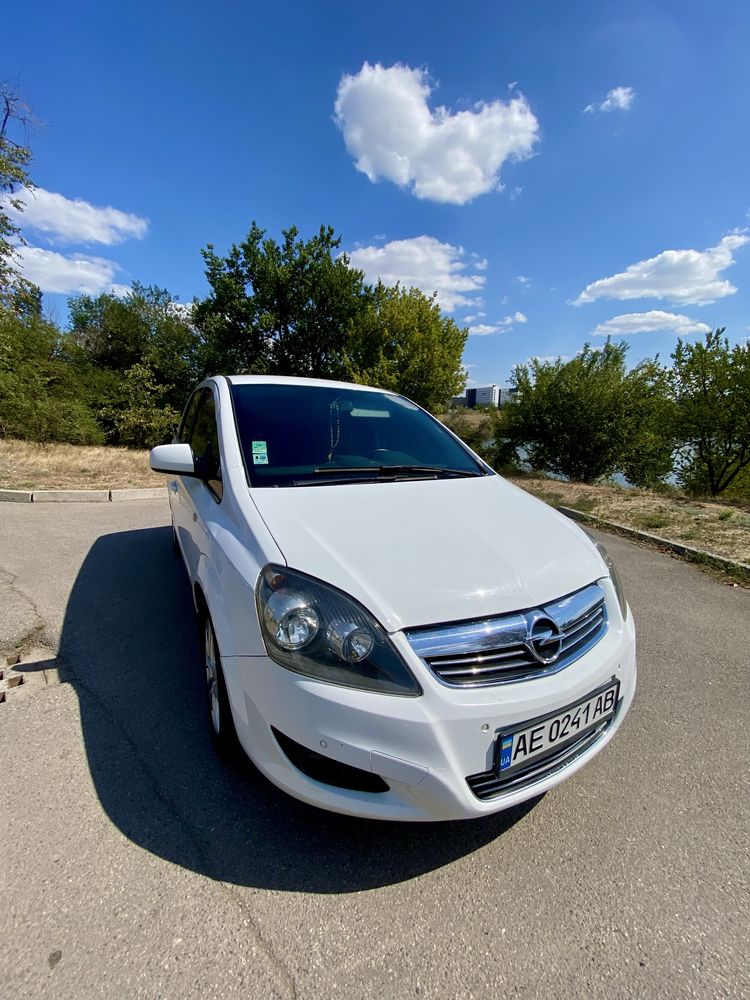 Продам автомобіль opel zafira 2011 1.6 CNG