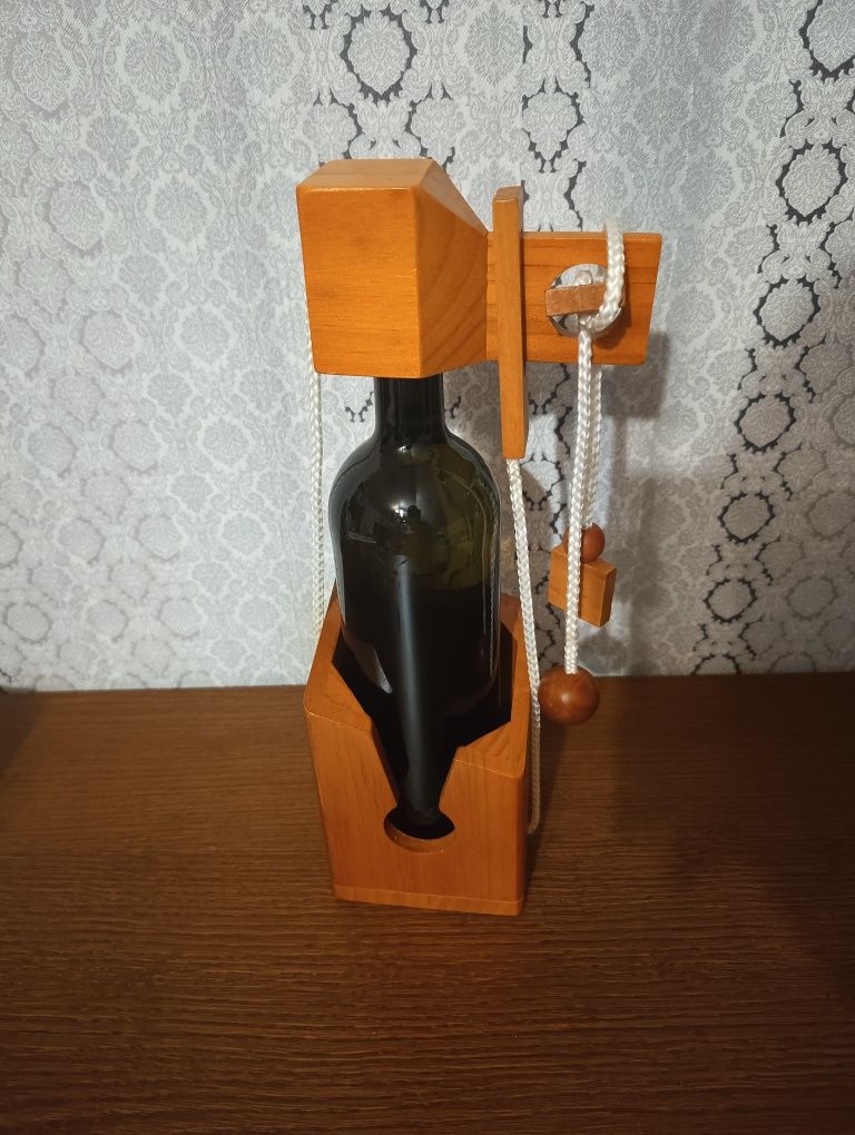 Drewniany stojak na butelkę Magic Bottle Puzzle