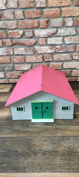 Drewniana stajnia dla koni 7 boksów gospodarstwo 1:24 KIDS GLOBE