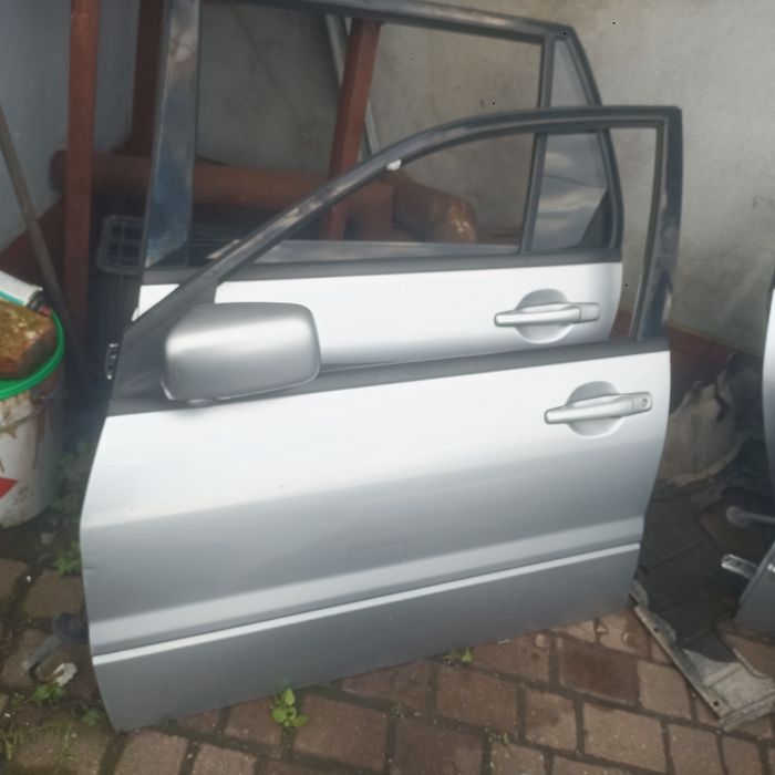 Двері R  L useМітсубісі ланцер 9