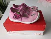 Kapcie buciki Superfit roz. 23 truskawki