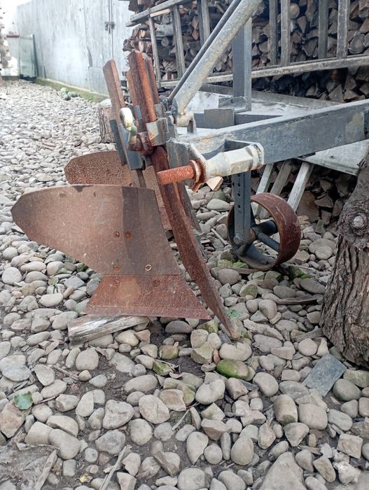 Продам плуг новий