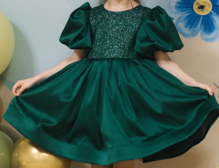 Святкова темно-зелена сукня на дівчинку 116
