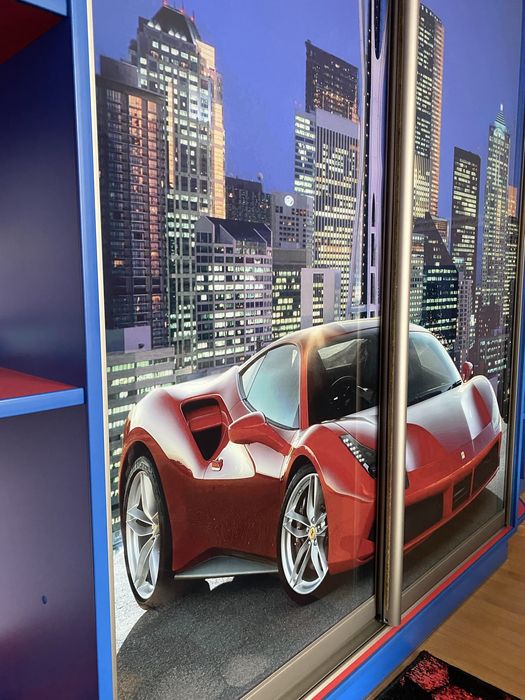 Меблі в кімнату для хлопчика:шафа купе, ліжко з матрасом, тумбочка.