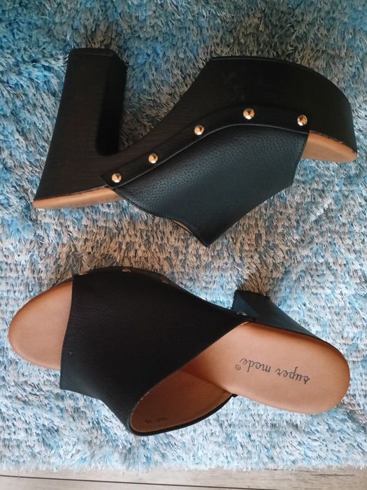 Klapki czarne na obcasie 39 lekkie