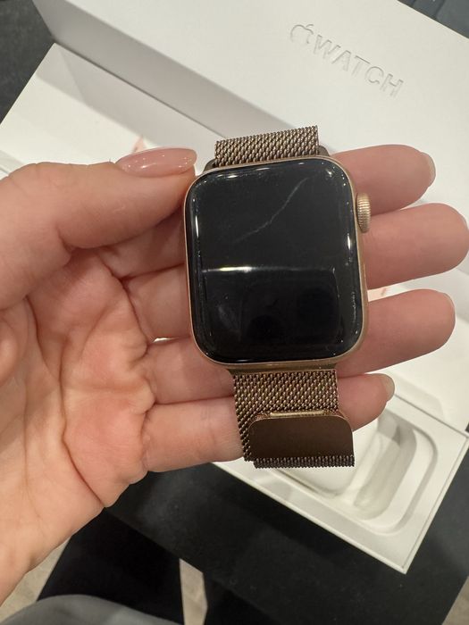 Apple watch SERIES 5 gold alumnium