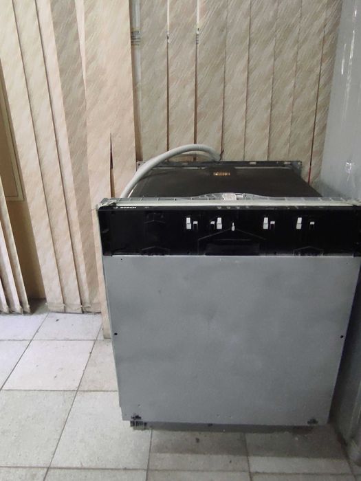 Вбудована посудомийна машина BOSCH