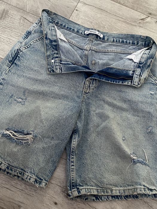 Шорти з рваними деталями. Baggy